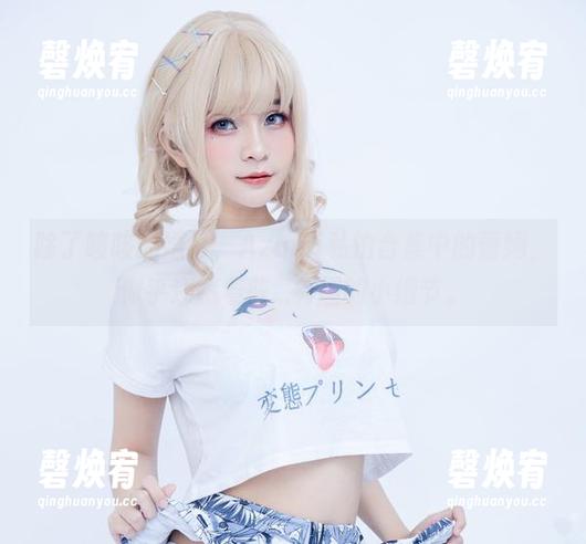 除了咳咳的婚纱，Azami私拍合集中的蕾姆，似乎还藏着些...有趣的小细节。