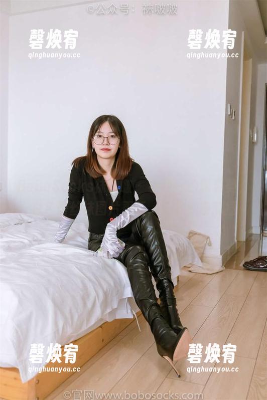 BoBoSocks袜啵啵 - 小甜豆的新姿势，白色蕾丝袜图片更新，心里小鹿乱撞