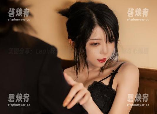 美图分享：Leah梓未在死库水中的顽皮探险，好奇心爆棚！
