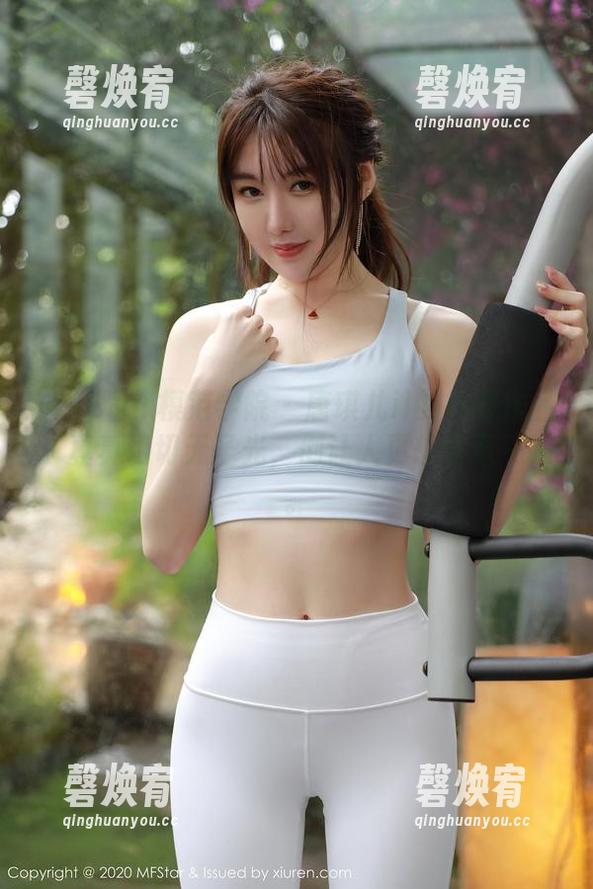 MFStar模范学院 - 唐琪儿il的校服作品，真真切切无圣光，倒让人更想多看一眼。