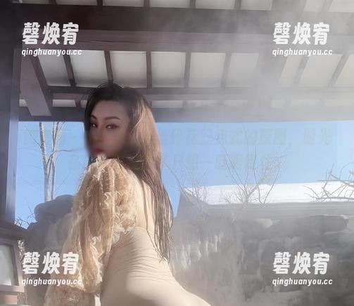 MIYA 微密圈 - MIYA,蕾丝碎花三点式的原图,时光在那一刻凝固,只想一眨眼留住。