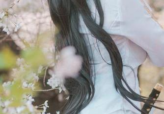 作品中的Mimmi(밈미)，丝滑的水珠在浴室里游走