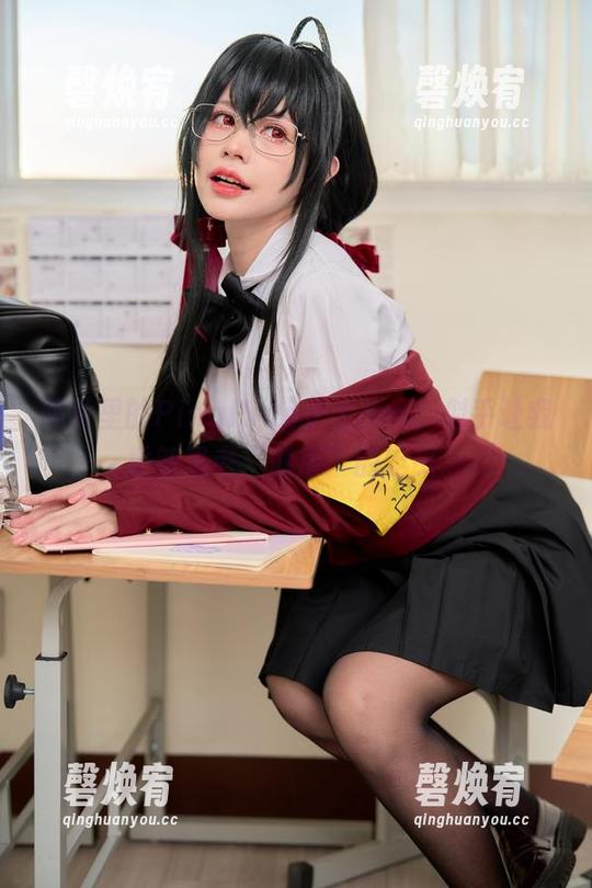 照片里的PingPing护士cos，似乎让我重新思考“健康”的定义。
