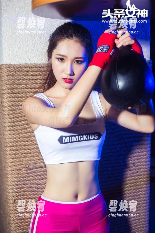 TouTiao头条女神 - JennyR蕾丝：免费分享，但吸睛程度得掂量一下。