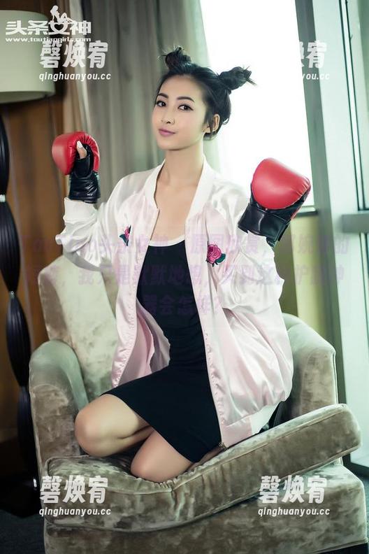 TouTiao头条女神 - 原图欣赏，郭婉婷的短裤，我只是默默地想，买到这种护腿神器会怎样？