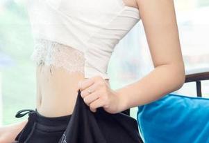 UGirls尤果网 – 私房图集：婚纱大作战——Mikka涵涵在镜头前的优雅摆弄，绝对让你打破沉默！