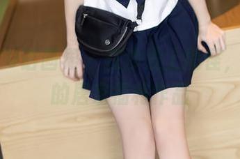 XIAOYU语画界 – 在沙发上搞怪，豆瓣酱的居家福利作品