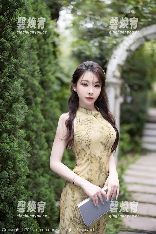 Xiuren秀人网 - 伊小七MoMo这套装，我许愿原图能修正一下我日常穿搭的审美！