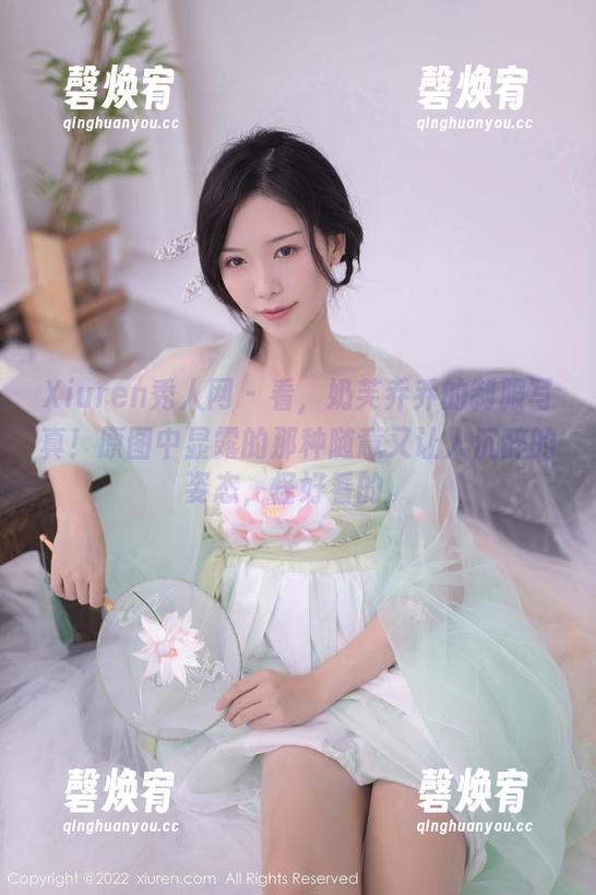 Xiuren秀人网 - 看，奶芙乔乔的制服写真！原图中显露的那种随意又让人沉醉的姿态，怪好看的。