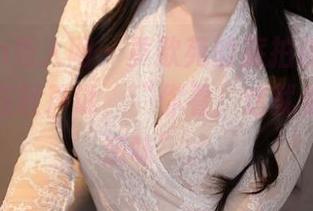 Xiuren秀人网 – 黄歆苑的旅拍精选，图片似乎在轻声说，“你看，这就是旅途的滋味”。