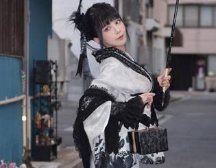 精选黛朵作品：aqua水淼对美的坚持，有时候也像一场无尽的挤牙膏。