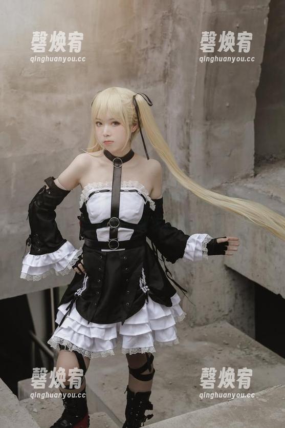 fushii_海堂护士写真更新，情不自禁想问：穿衣服的要求还有多少？