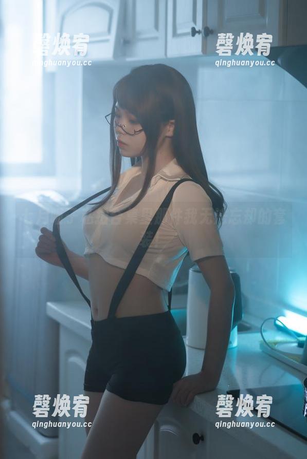 七月喵子私拍合集里那件我无法忘却的套装！