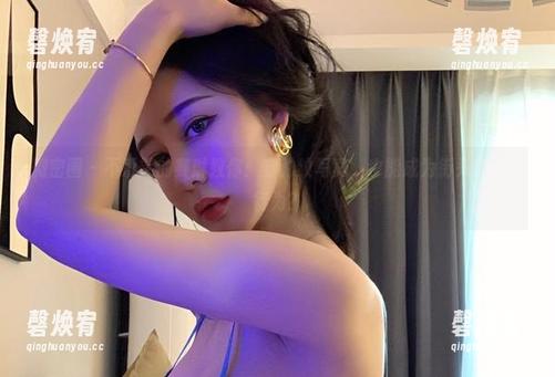 微密圈 - 不爱笑的赛琳教你：穿豹纹写真，也能成为街头的迷惑行为？