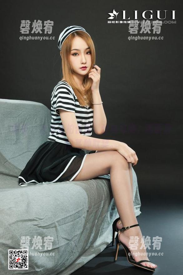 丽柜 - 左左私拍合集：丝袜与腿，画面里的某种默契。