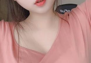 突然觉得依依超级懒的连体衣很适合更新图包
