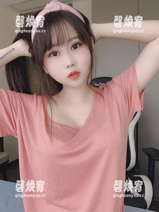 突然觉得依依超级懒的连体衣很适合更新图包