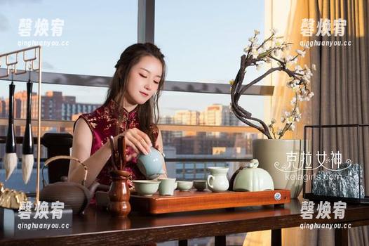 克拉女神 - 想不想？凌雪的牛仔裤原图等你来获取，提醒一下，完全免费！