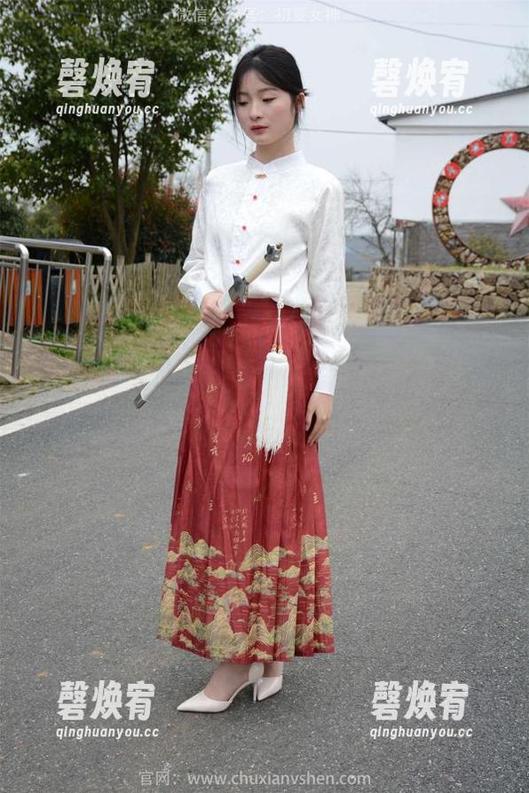 初夏女神 - 双双玩溜冰，巧妙挑战“静默壁纸”的极限，快来目睹！