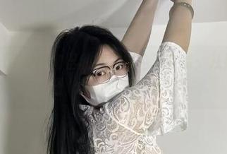 微密圈 – 可爱的肉巴和她的黑色丁字裤：从照片到原图，意外的美好连接