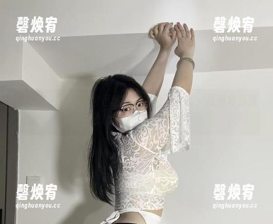 可爱的肉巴 微密圈 - 可爱的肉巴和她的黑色丁字裤:从照片到原图,意外的美好连接