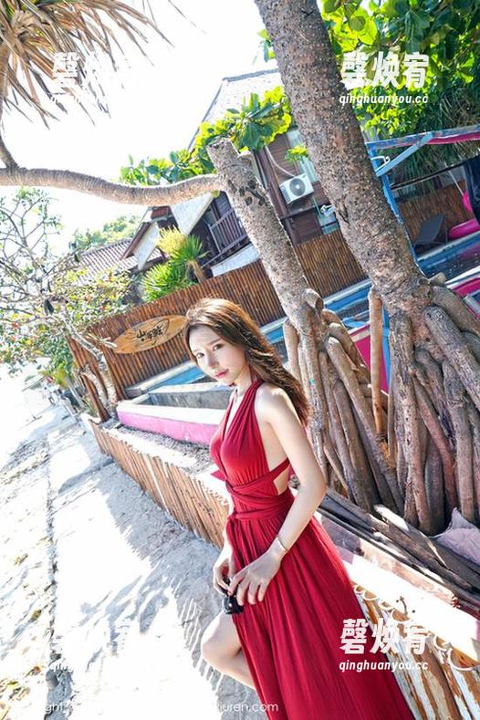 嗲囡囡 - SiByl李思宁的泳池大作战：美图已上传,分享快乐的秘诀！