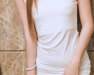 头条女神 – 这组图片，郭美美的浴缸竟然成了新战场，水花四溅真有意思。
