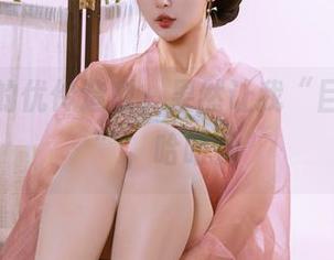 奶桃桃的优伶造型，果然让我“目不转睛”，哈哈！