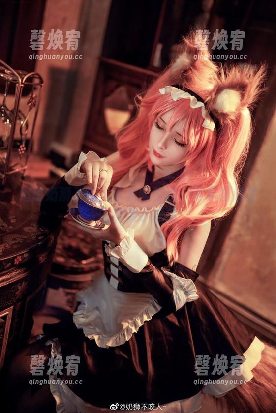 追随奶狮不咬人女友的步伐：写真图册里的甜蜜小插曲