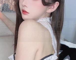 写真无圣光：小小奶瓶儿的白色蕾丝，细节多到值得反复玩味。