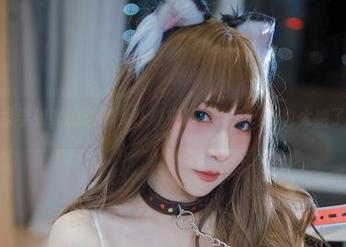 小泉学姐吖的透明女仆越来越俏皮，cos也太绝了吧