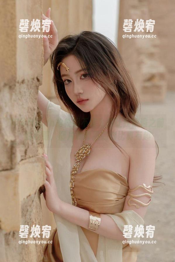 年年Nnian的校服不知为何让我数遍之前的校服，图片和原图的对比真有趣