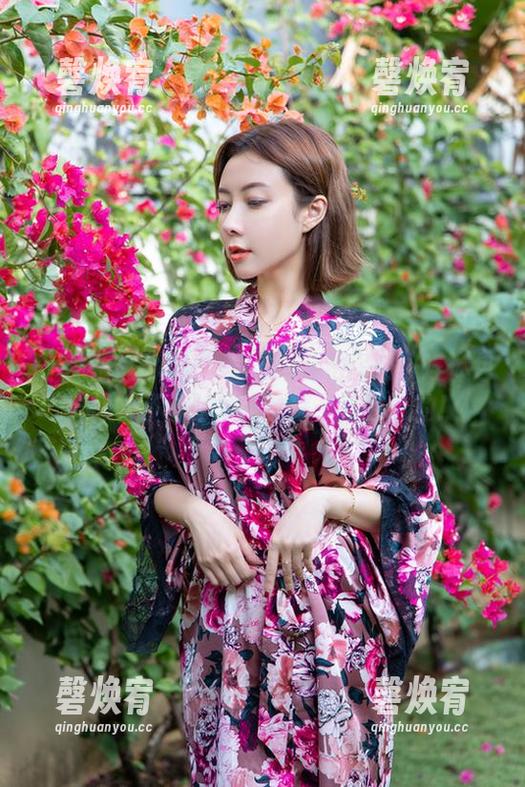 微密圈 - 果儿Victoria私拍图包：连体包臀像极了小时候吃的粽子，鼓鼓的！