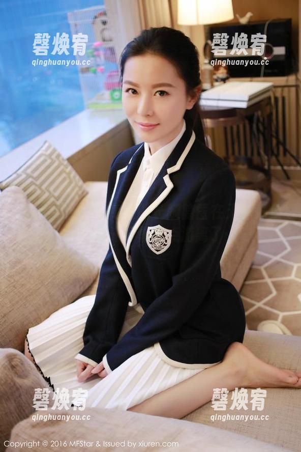 模范学院 - 宅兔兔的长腿隐匿在无圣光里，我的目光好像有点游离了……
