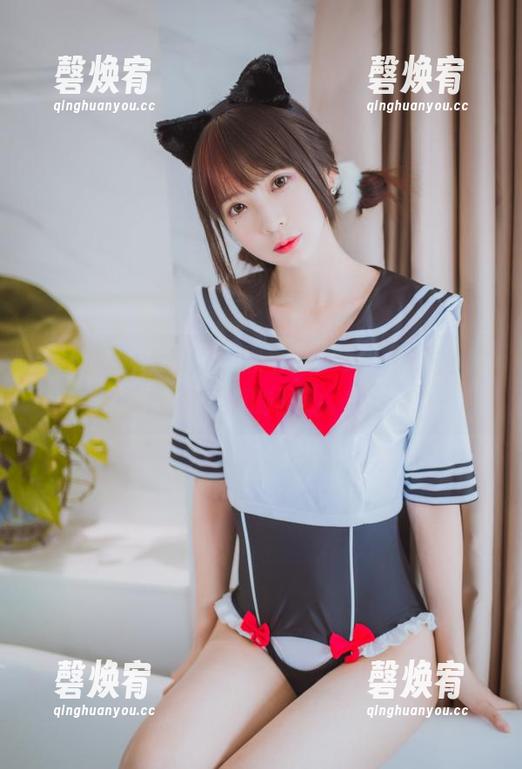 说说疯猫ss和她的黑毛衣少女，照片里透着满满的骚动。