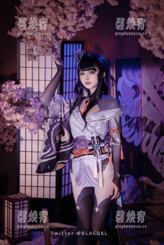 白莉爱吃巧克力炫酷豹纹合集，你可曾想过，有天你也会不自觉为别人的外套停留？