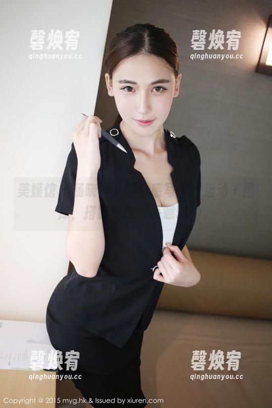 美媛馆 - 杨晓青儿的动感写真，运动＋图库，搭配得挺出乎意料的。