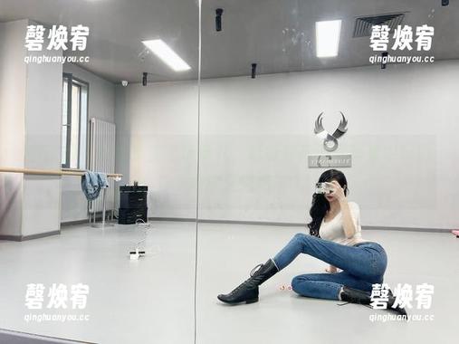 微密圈 - 粉色蕾丝这玩意儿，葛征在高清写真集中玩得嬉皮又魅惑