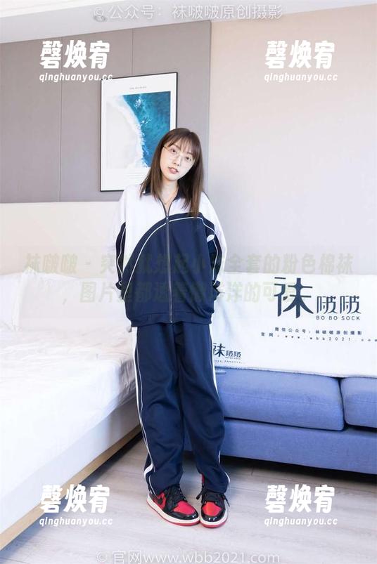 袜啵啵 - 突然就想起小沫全套的粉色棉袜，图片里都透着懒洋洋的可爱。