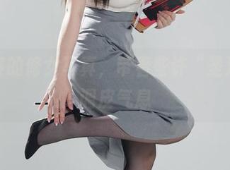 阿寨寨的修女写真，带着些许“圣洁”的调皮气息