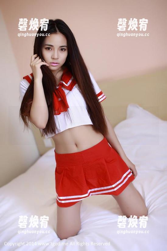青豆客 - 施忆佳Kitty酱的棉袜冒险图包：袜子出没，心里一惊，脚下却轻松如风。