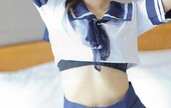 青豆客 – 黄歆苑chobits邀你一同赏味她的裤里丝写真，期待感满满！