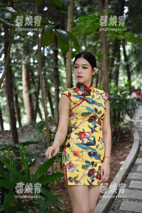魔镜街拍：长腿小姐姐，想不下载都难！